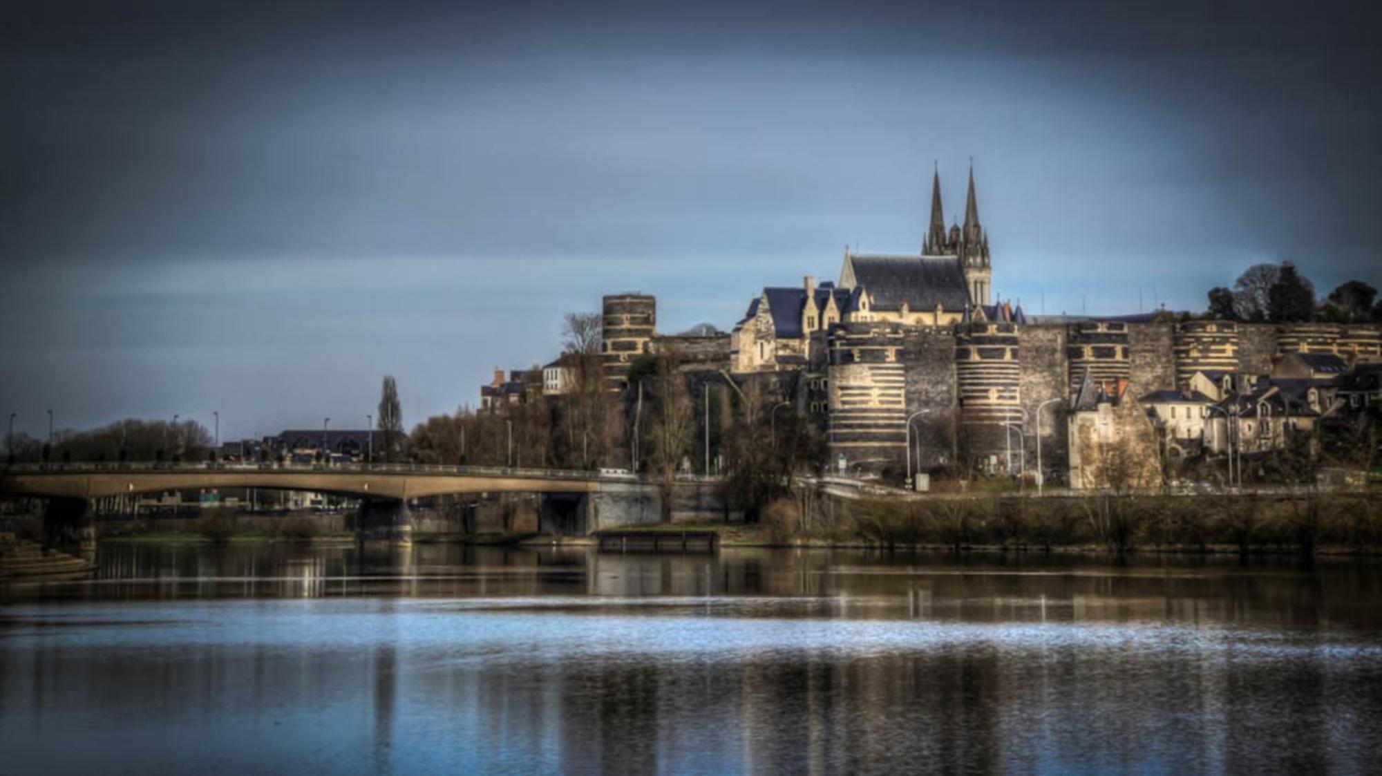 Suite Toussaint - Calme & Authentique Angers Exteriör bild
